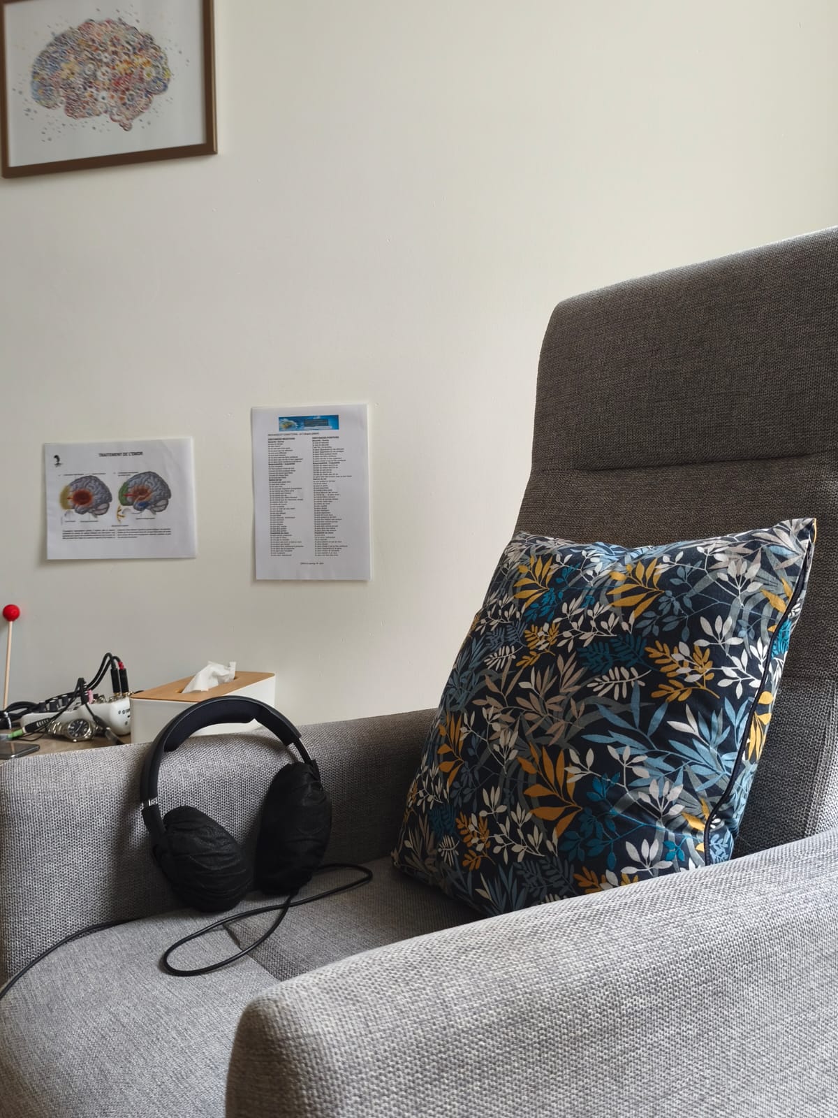 Fauteuil de consultation préparé pour une première séance